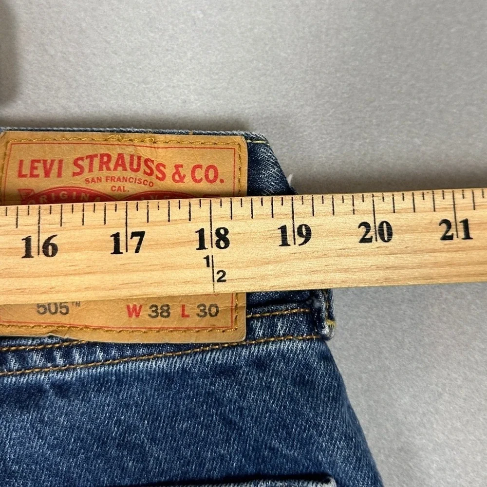 Levis 505 Jeans Mens 38X30 Regular Fit Straight Leg 5-Pocket Red Tab Denim Pants